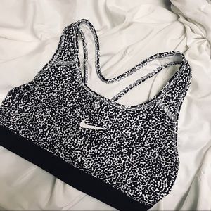 black and white nike sports bra